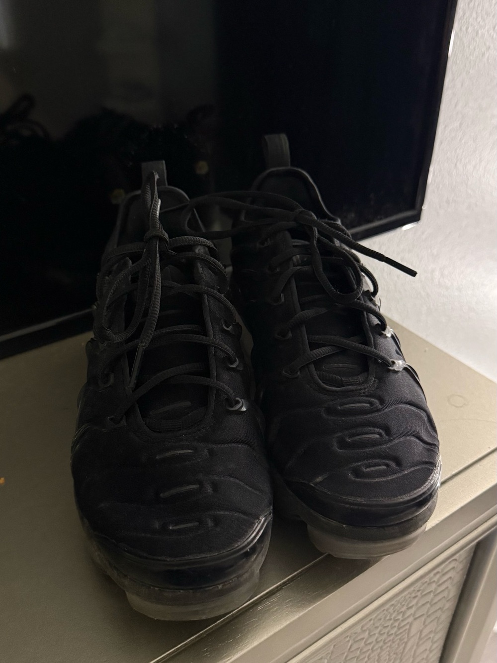 Nike Black Air VaporMax Plus Shoes - Picture 3 of 4